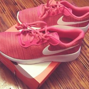 Last 1 IN STOCK Nike Tanjun Sneakers